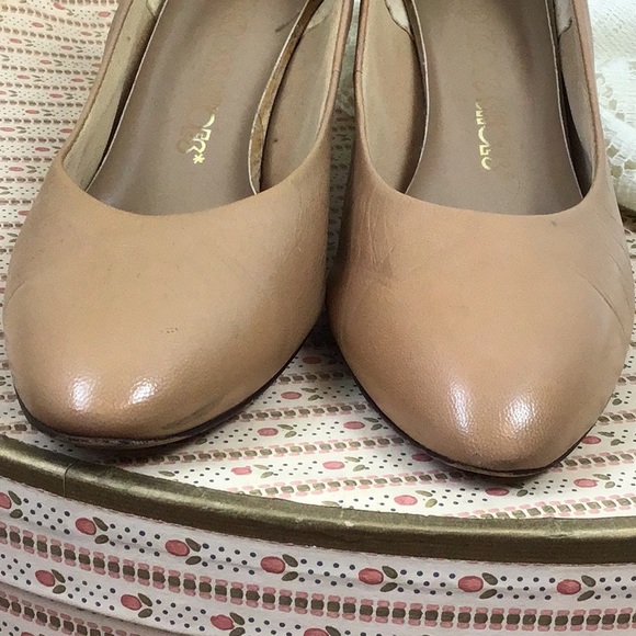 Vintage Nude Pumps - Picture 5 of 9